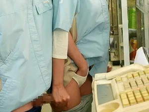 ông chồng vụng trộm, vợ đi "ăn vụng" với cậu sinh viên làm thêm