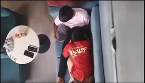 Quay lén em ghệ liếm bú cho bạn gái nơi công cộng