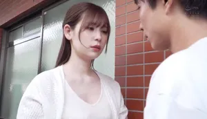 Chồng tẻ nhạt, cô vợ nhận ra cậu thanh niên nhà sát bên tốt hơn