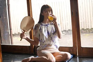 Mùa hè buồn chán ở quê đụ bà xã nhà cạnh bên thiếu thốn vì lấy gã chồng già