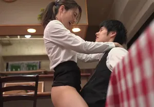 Cậu trai trẻ địt nữ đồng nghiệp có gã chồng nhưng ông xã “yếu”